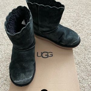 Black Classic Short Fame Suede Boot - Little Kid